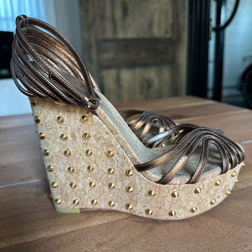 Gucci Elegant Bronze Wedge Sandals
